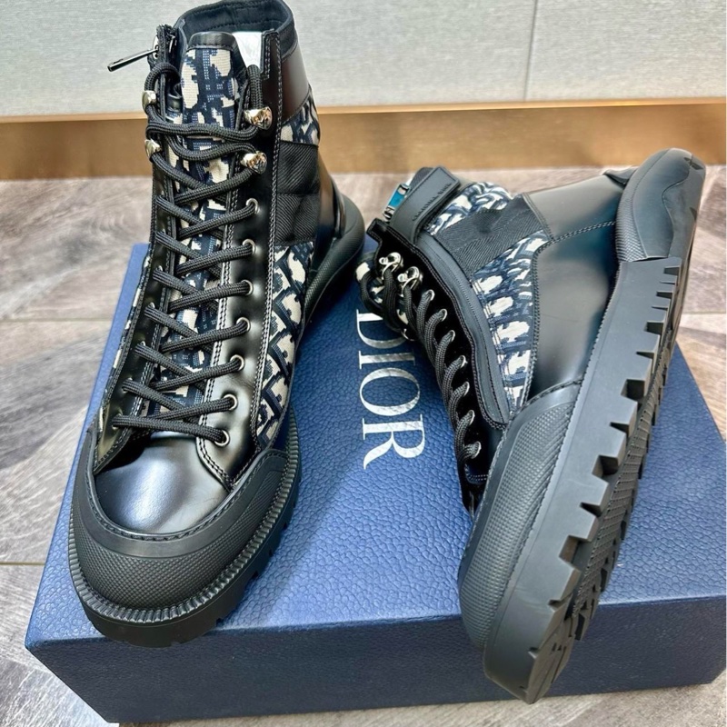 閒置新 未使用Dior 迪奧 Combat 軍裝風格 圓頭平底 高幫皮靴 工裝靴 馬丁靴 吸睛炫酷時尚 厚底-1