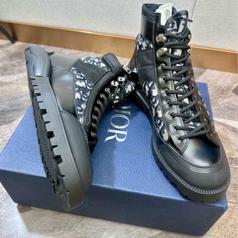 閒置新 未使用Dior 迪奧 Combat 軍裝風格 圓頭平底 高幫皮靴 工裝靴 馬丁靴 吸睛炫酷時尚 厚底-2