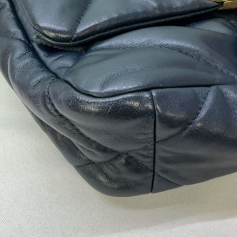 CHANEL 深藍黑色19包-8