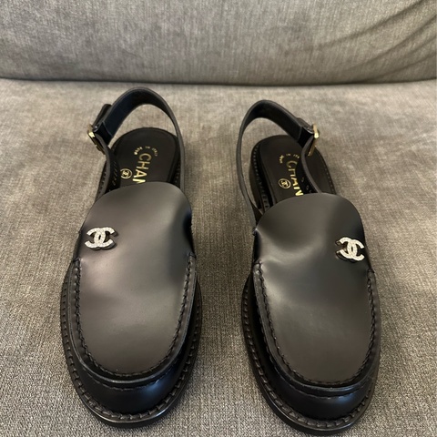 CHANEL黑色皮革後繫帶樂福鞋
