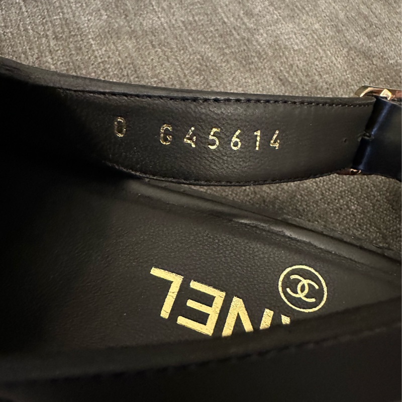 CHANEL黑色皮革後繫帶樂福鞋-2