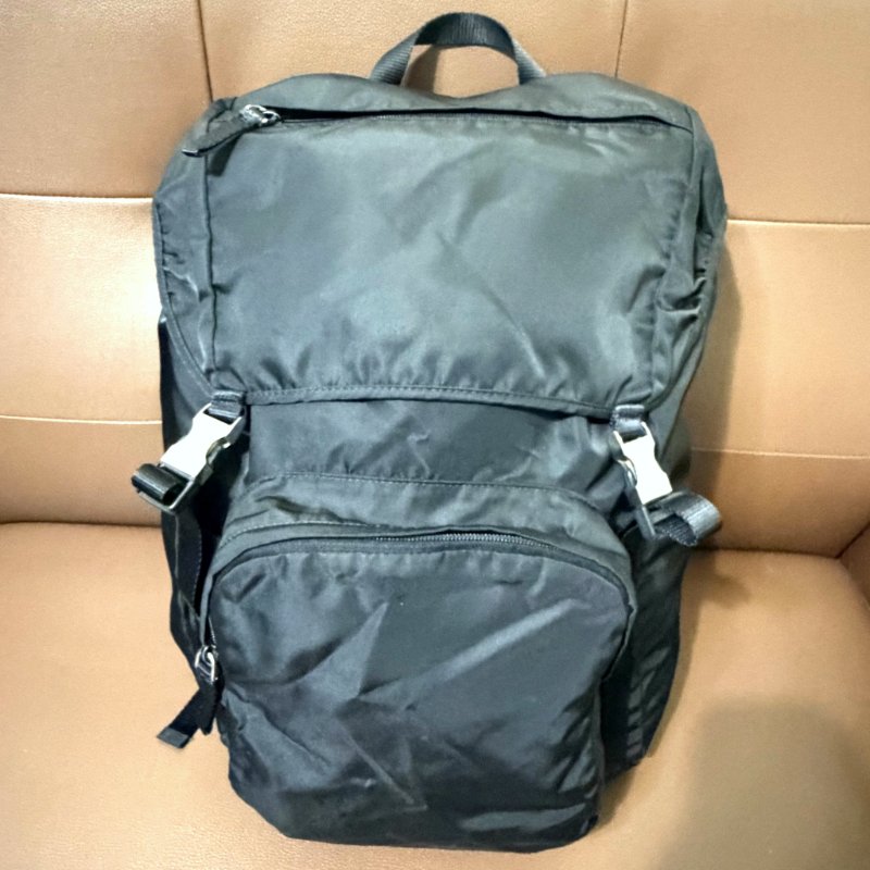 PRADA 經典尼龍登山後背包 Tessuto Montagna VZ0060 黑色 三角Logo 微風購入 正品-6