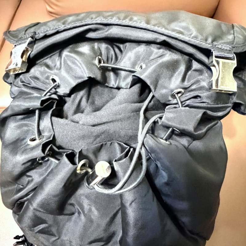 PRADA 經典尼龍登山後背包 Tessuto Montagna VZ0060 黑色 三角Logo 微風購入 正品-11