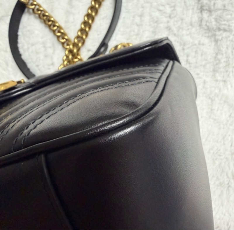 GUCCI GG Marmont 肩背包 小號 26 黑色 金扣-15