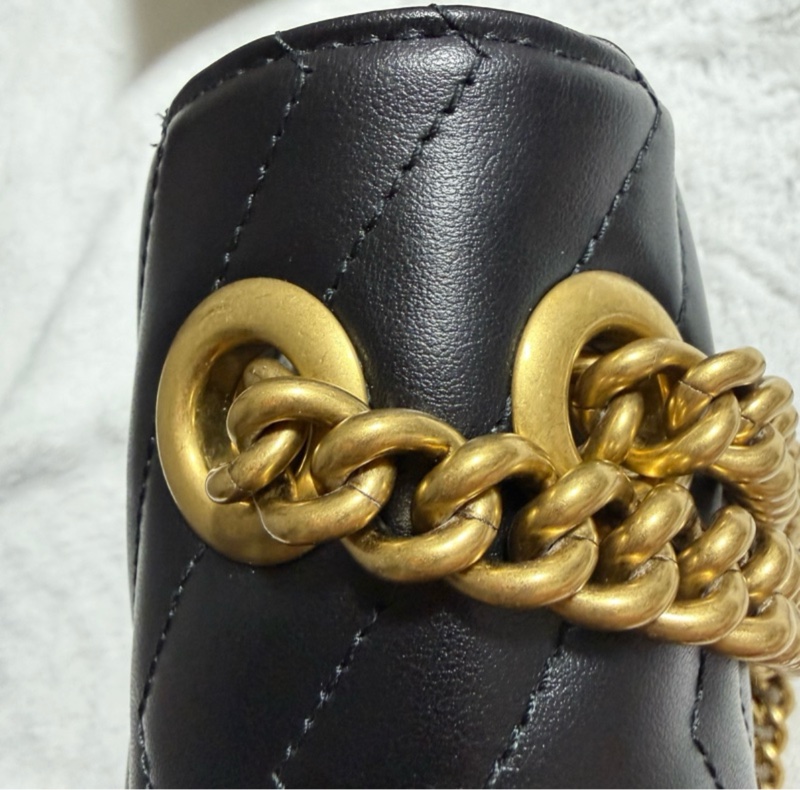 GUCCI GG Marmont 肩背包 小號 26 黑色 金扣-24