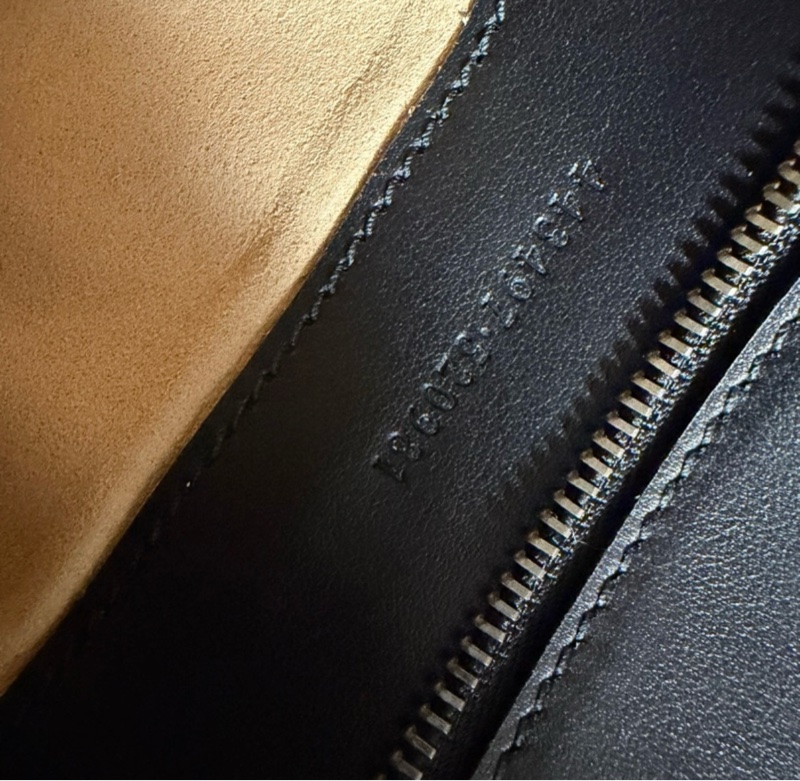 GUCCI GG Marmont 肩背包 小號 26 黑色 金扣-37