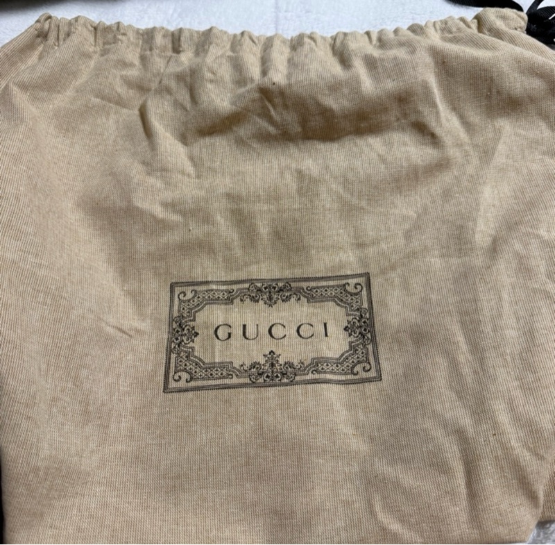 GUCCI GG Marmont 肩背包 小號 26 黑色 金扣-3