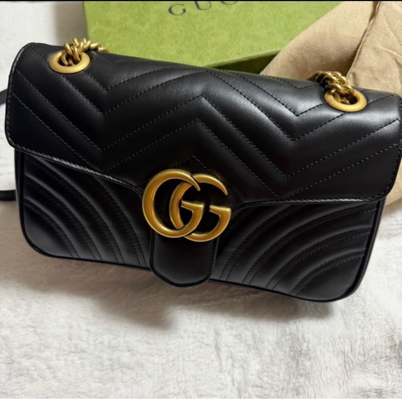 GUCCI GG Marmont 肩背包 小號 26 黑色 金扣-5
