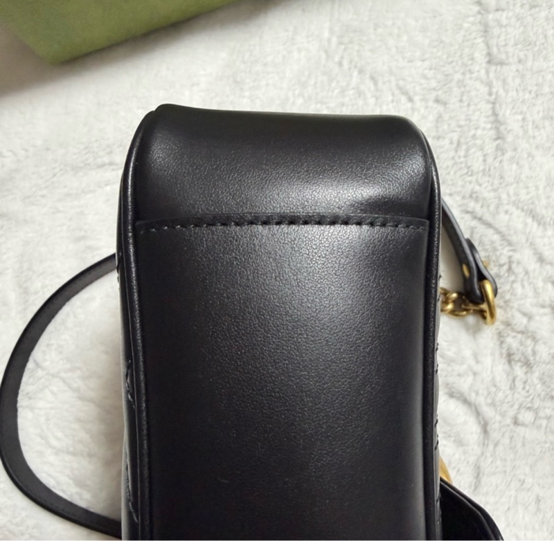 GUCCI GG Marmont 肩背包 小號 26 黑色 金扣-16