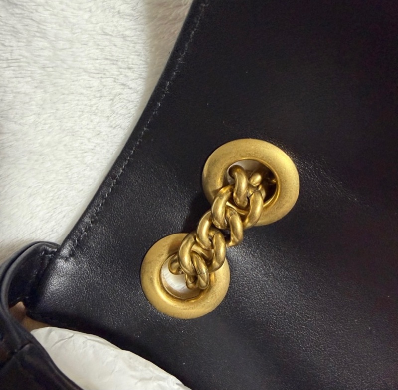 GUCCI GG Marmont 肩背包 小號 26 黑色 金扣-23