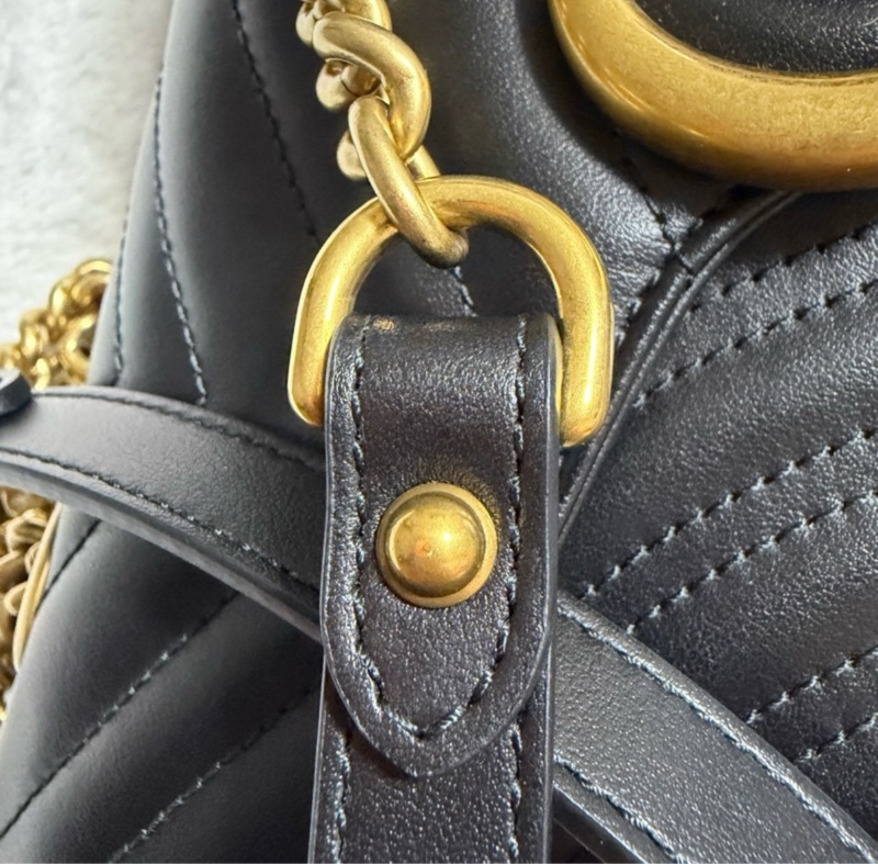 GUCCI GG Marmont 肩背包 小號 26 黑色 金扣-29