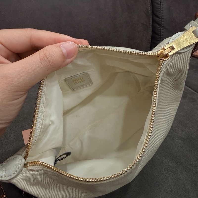 Miu Miu 25SS 飯盒包 附原廠長背帶-9