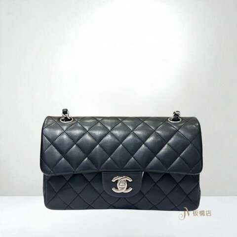 JY0331-Chanel 黑色羊皮銀釦口蓋包Coco23/A01113