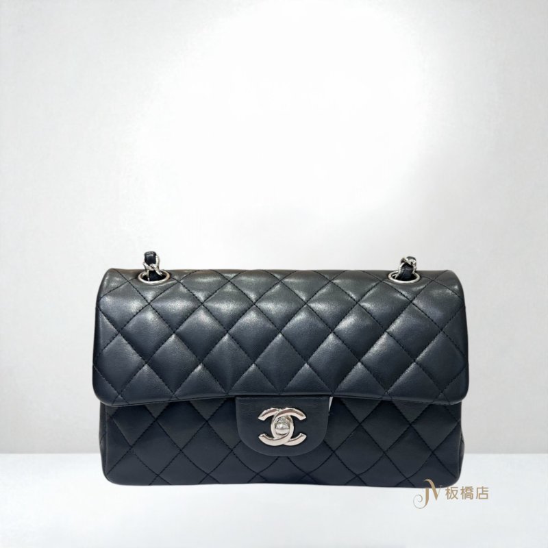 JY0331-Chanel 黑色羊皮銀釦口蓋包Coco23/A01113-0