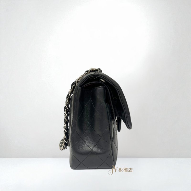 JY0331-Chanel 黑色羊皮銀釦口蓋包Coco23/A01113-1