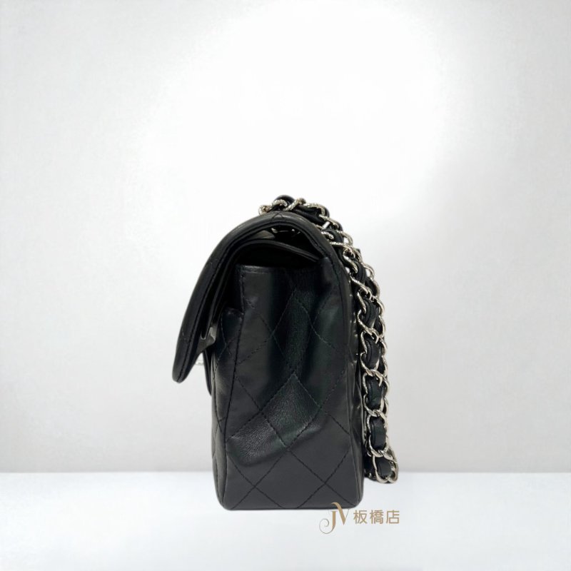 JY0331-Chanel 黑色羊皮銀釦口蓋包Coco23/A01113-2