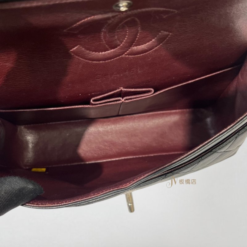 JY0331-Chanel 黑色羊皮銀釦口蓋包Coco23/A01113-5