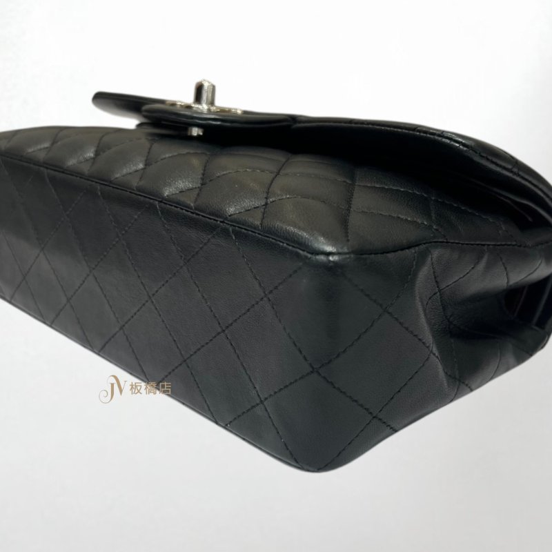 JY0331-Chanel 黑色羊皮銀釦口蓋包Coco23/A01113-7