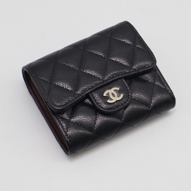 CHANEL 經典口蓋三折零錢袋短夾 - 黑金-0