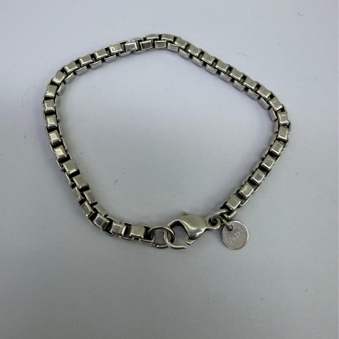 這款手鍊為Tiffany & Co. 的威尼斯鏈條手鍊(Venetian Link Bracelet)。