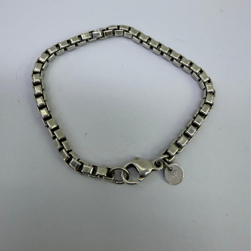 這款手鍊為Tiffany & Co. 的威尼斯鏈條手鍊(Venetian Link Bracelet)。-0