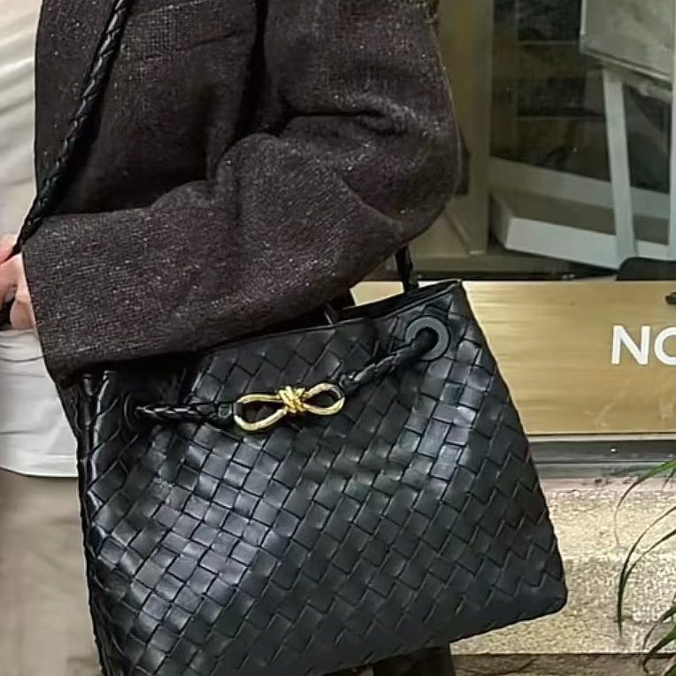 BOTTEGA VENETA Andiamo編織單肩包 - 中號黑金-12