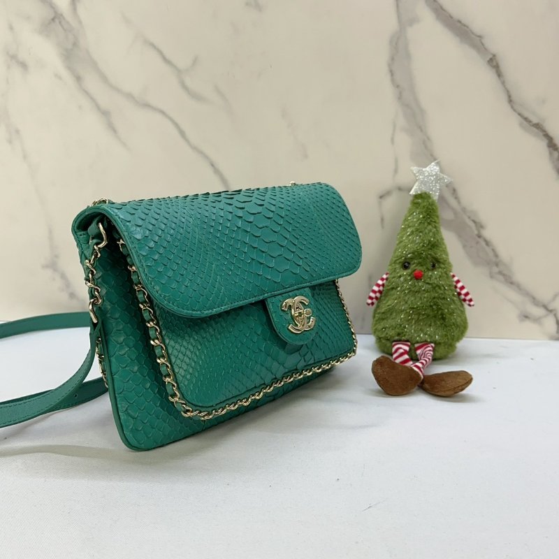 CHANEL 蛇皮口蓋斜背包-3