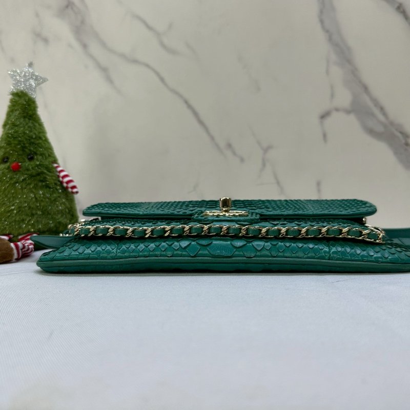 CHANEL 蛇皮口蓋斜背包-6