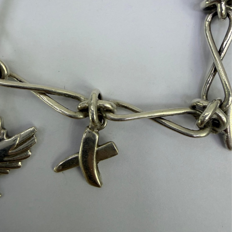 這款手鍊是Tiffany & Co. 的Paloma Picasso Bird motif 手鍊。-1