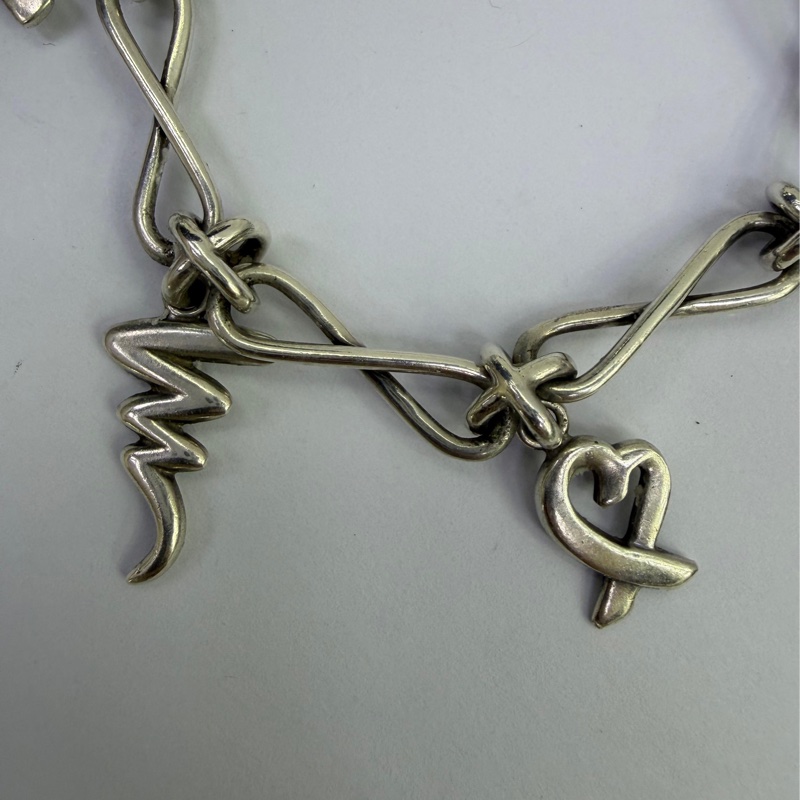 這款手鍊是Tiffany & Co. 的Paloma Picasso Bird motif 手鍊。-2