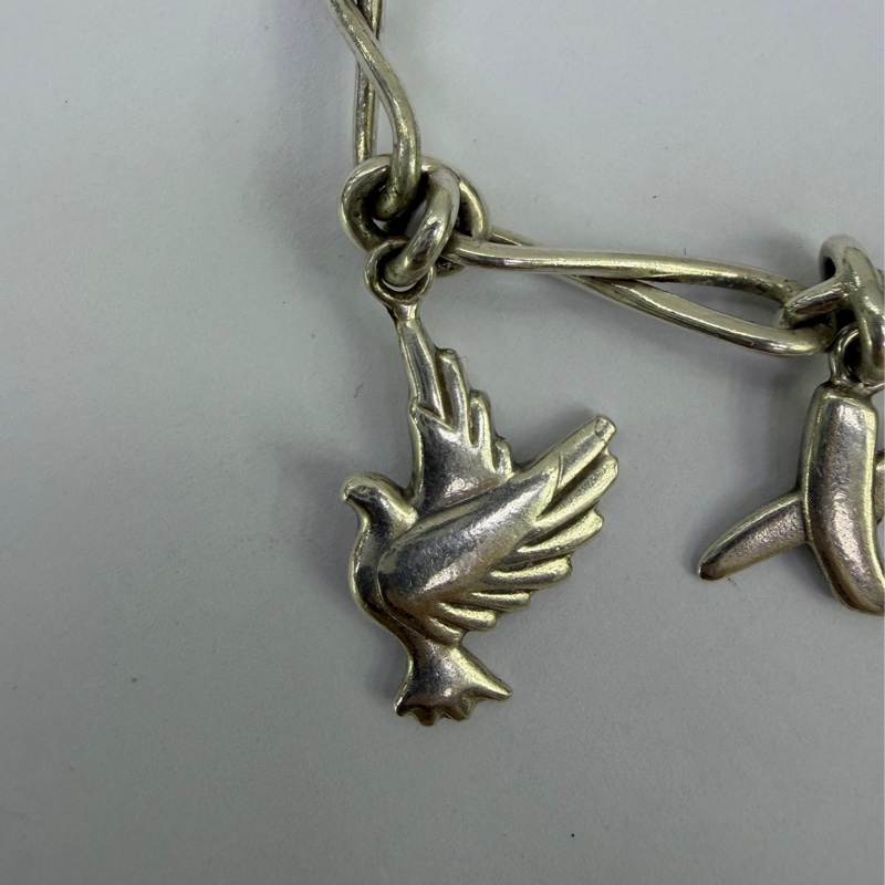 這款手鍊是Tiffany & Co. 的Paloma Picasso Bird motif 手鍊。-8