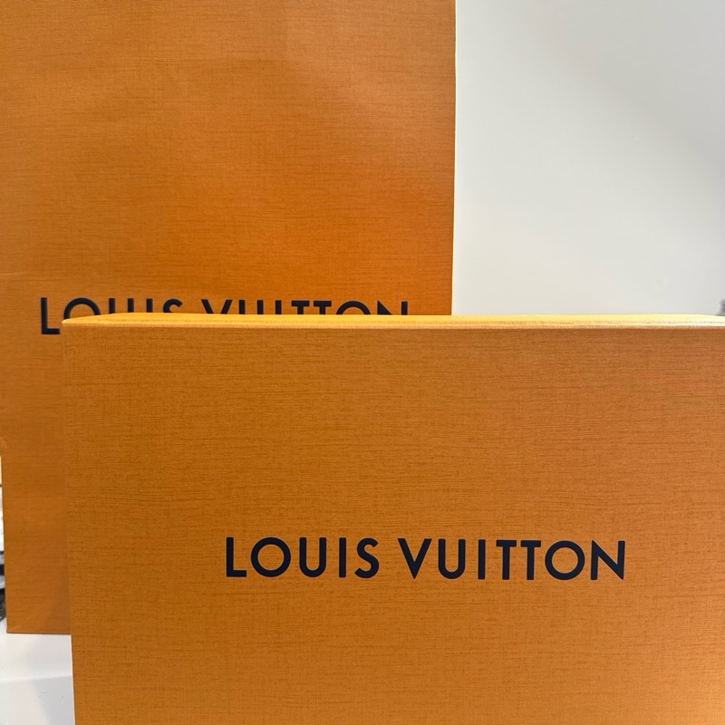 LV Steamer M81746 壓花斜背包-14