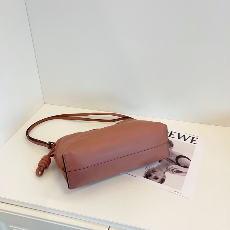 【99新🆕】Loewe Flamenco抽繩福袋包 中號 單肩包-5