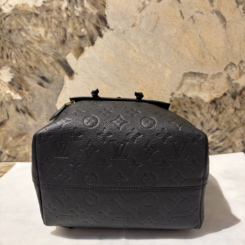 LV黑色老花壓紋後背包-4