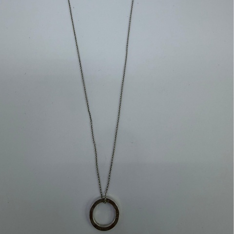 這款是 Tiffany & Co. 蒂芙尼1837 系列環形純銀吊墜項