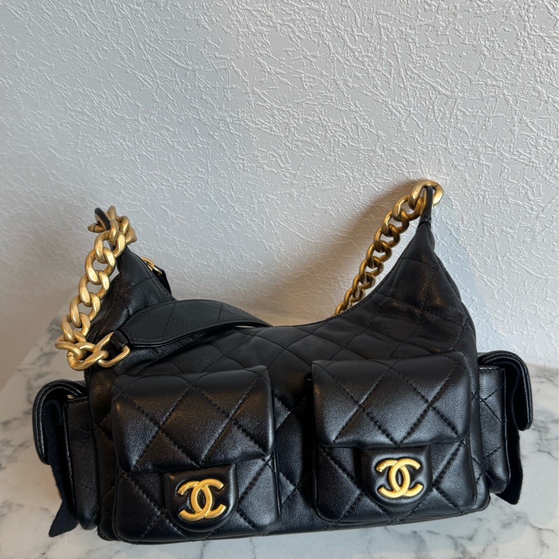 Chanel黑羊皮金雙C HOBO流浪肩背包-0