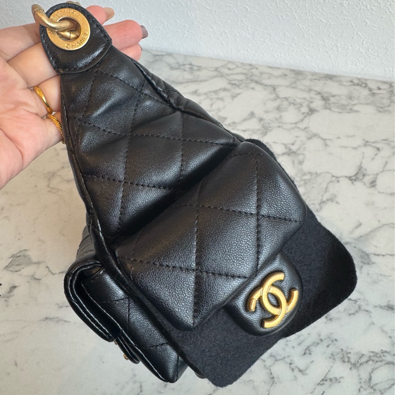 Chanel黑羊皮金雙C HOBO流浪肩背包-3