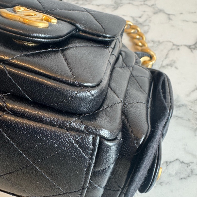 Chanel黑羊皮金雙C HOBO流浪肩背包-7