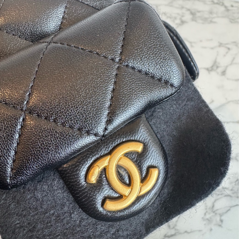 Chanel黑羊皮金雙C HOBO流浪肩背包-15