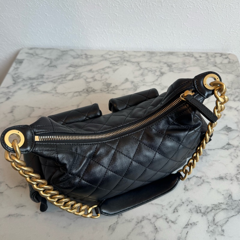 Chanel黑羊皮金雙C HOBO流浪肩背包-22