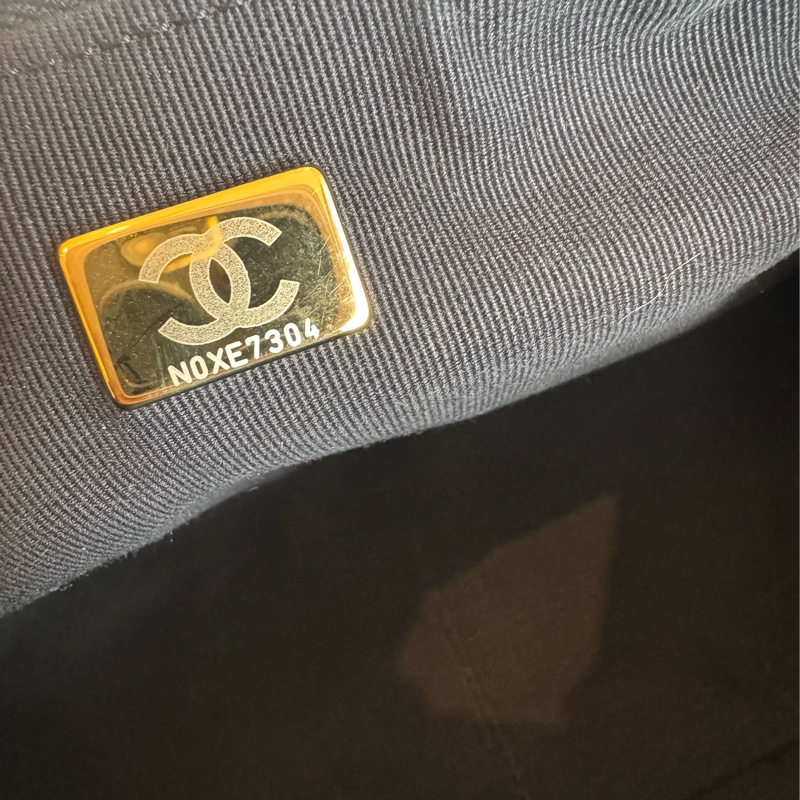 Chanel黑羊皮金雙C HOBO流浪肩背包-25