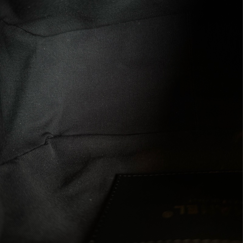 Chanel黑羊皮金雙C HOBO流浪肩背包-28