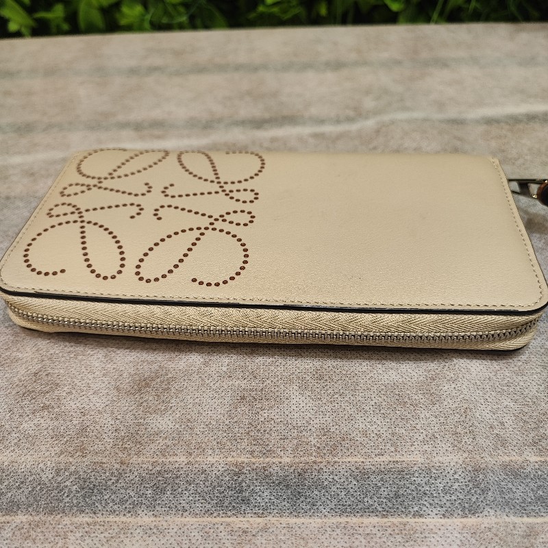 Loewe Anagram Round Zipper Wallet-4