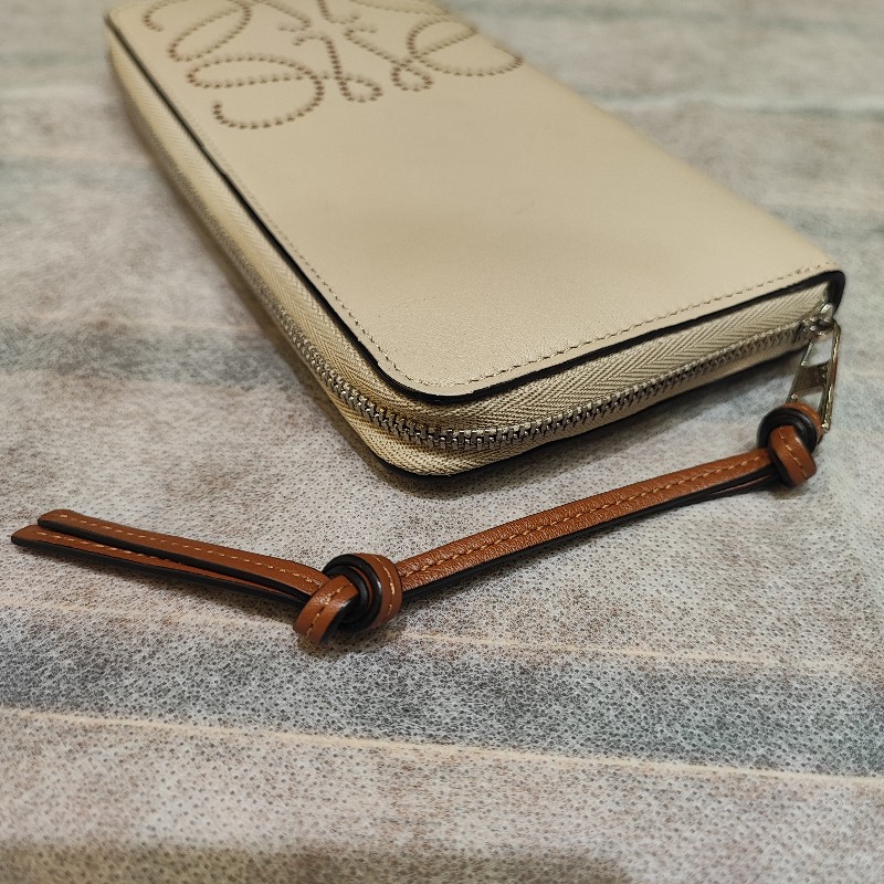 Loewe Anagram Round Zipper Wallet-5