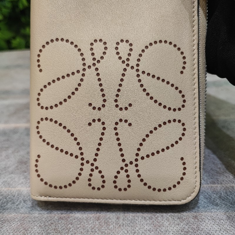 Loewe Anagram Round Zipper Wallet-6