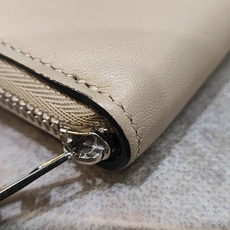 Loewe Anagram Round Zipper Wallet-10