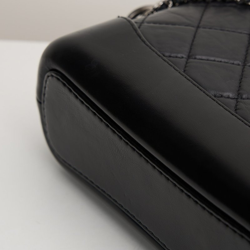 二手Chanel Gabrielle 小號流浪包/黑金 芯片款-4