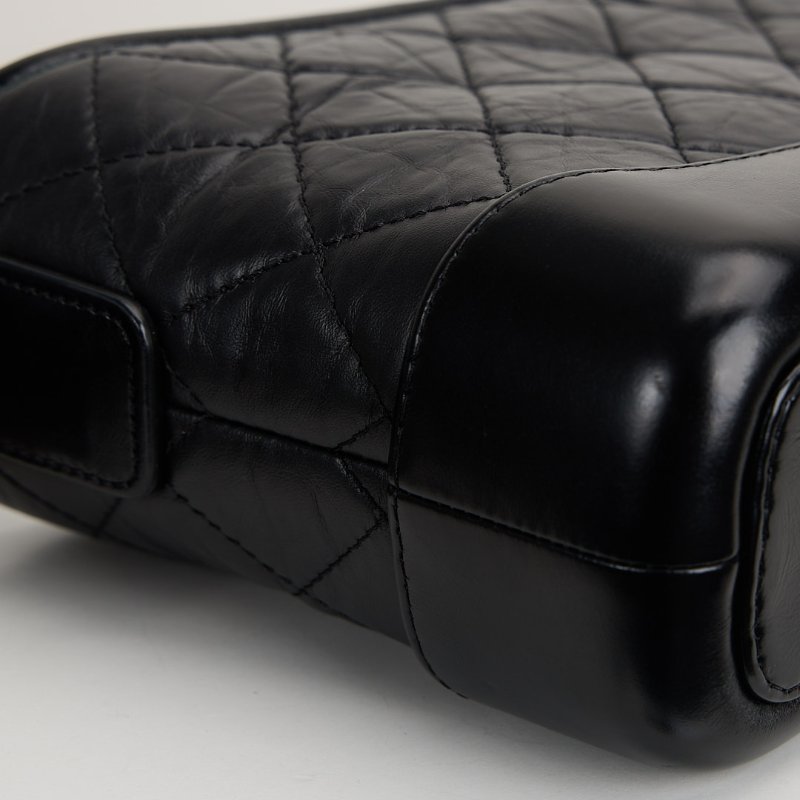 二手Chanel Gabrielle 小號流浪包/黑金 芯片款-8