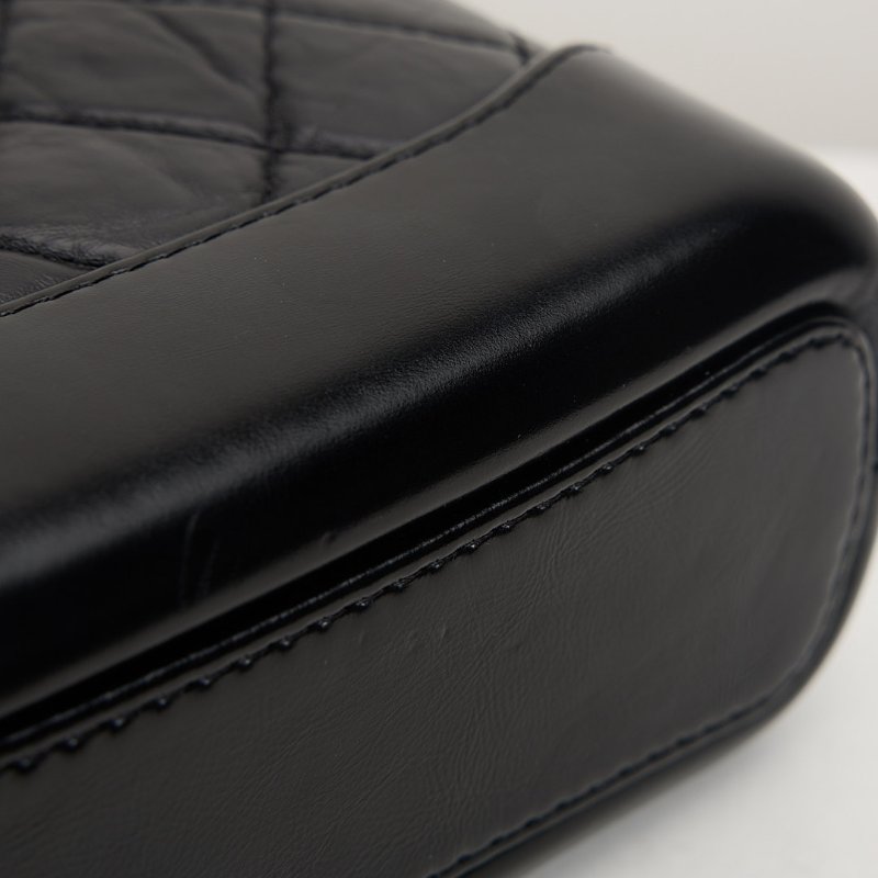 二手Chanel Gabrielle 小號流浪包/黑金 芯片款-9