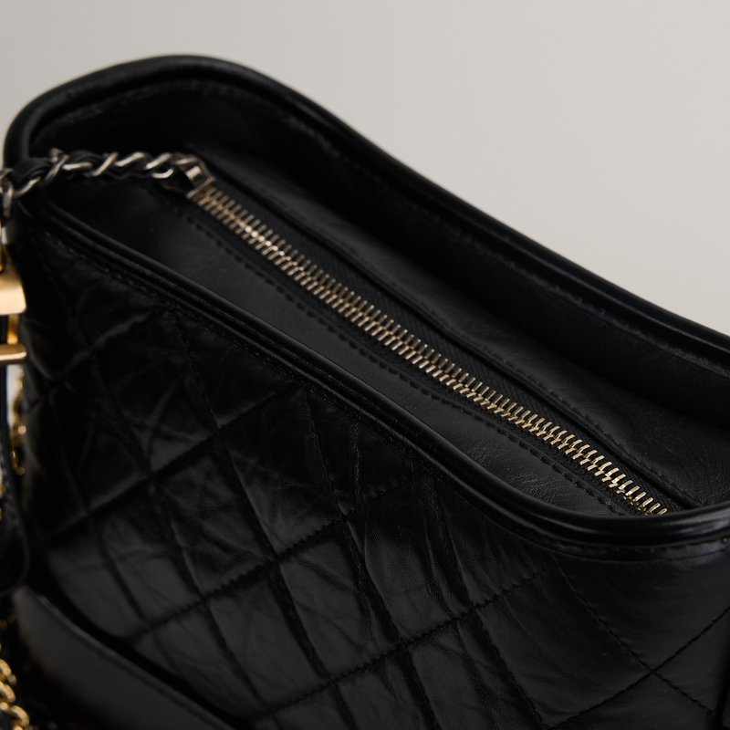 二手Chanel Gabrielle 小號流浪包/黑金 芯片款-12